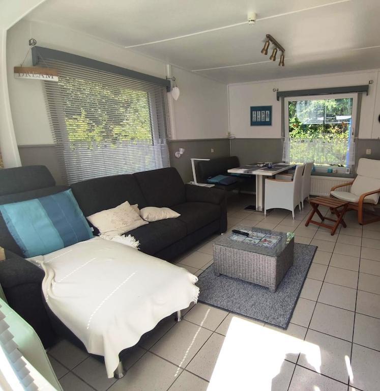 Vakantiehuis Hollum Ameland Dichtbij Strand En Met Ruime Tuin - Ameland39 Nl Exterior photo