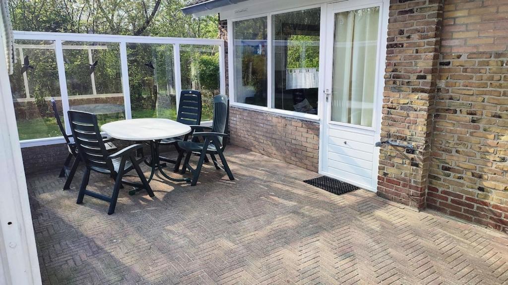 Vakantiehuis Hollum Ameland Dichtbij Strand En Met Ruime Tuin - Ameland39 Nl Exterior photo