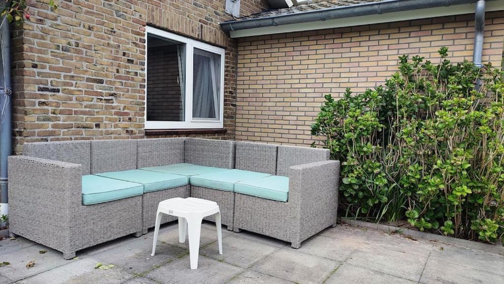 Vakantiehuis Hollum Ameland Dichtbij Strand En Met Ruime Tuin - Ameland39 Nl Exterior photo